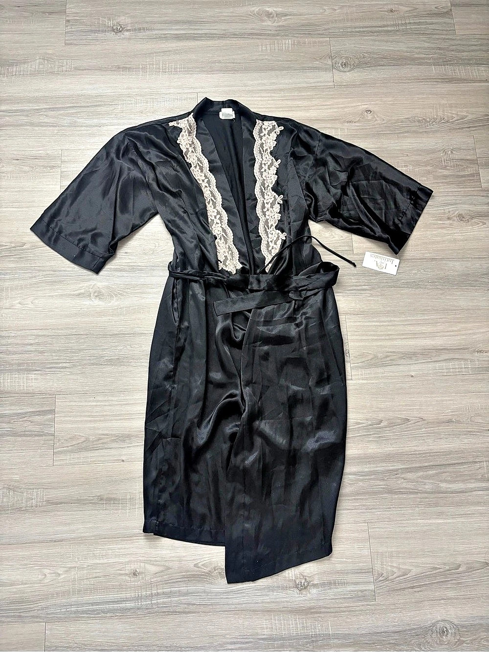 Vintage Y2K NWT LA intimates Floral Lace Satin Robe in Black